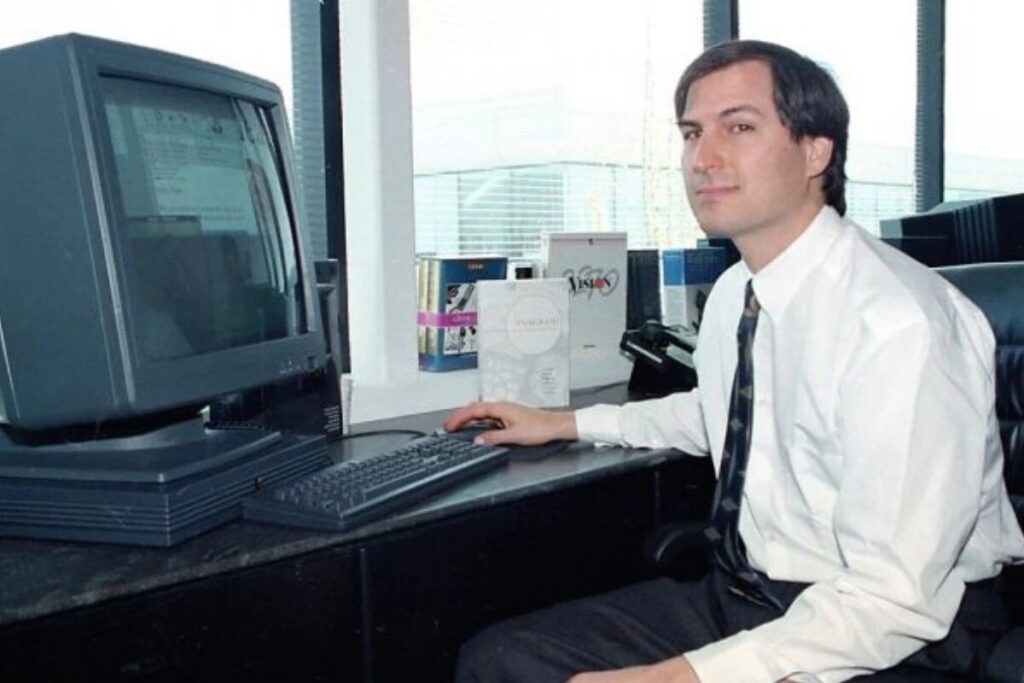 Cuando Jobs necesitó salvar el Mac, recurrió a UNIX. Ahora Apple recurre a Google para salvar a Siri
