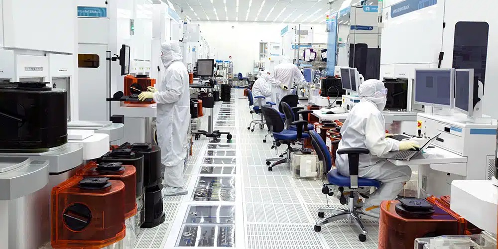 Estados Unidos quiere asfixiar la fabricación de chips en China y blindar su dominio en la IA prohibiendo la exportación de todas las herramientas