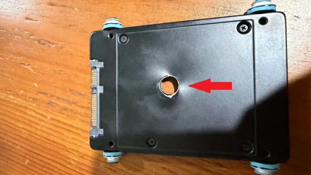 Destruir un SSD con un taladro es una técnica válida, pero hay que mirar dónde se taladra, para evitar sorpresas.