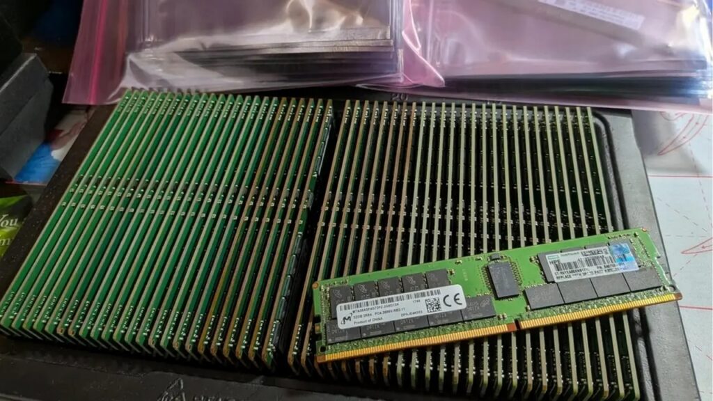 Encuentra 72 módulos de 32 GB de RAM nuevos en la basura que funcionan perfectamente, hoy valen 20.000 euros