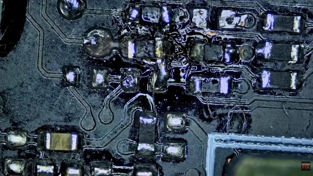 Destruye una tarjeta RTX 5090 de edición limitada, que cuesta 5.000 euros, porque "quería aprender a soldar"
