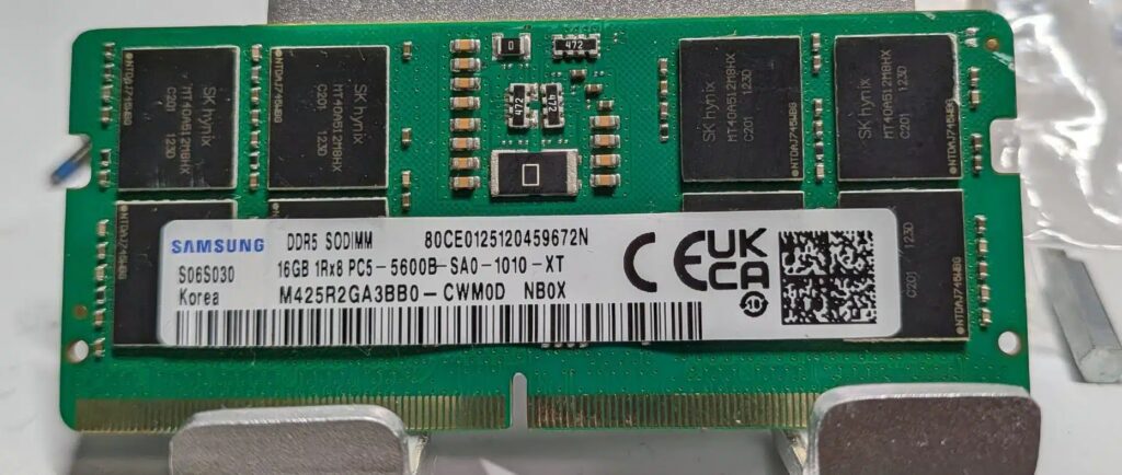Siguen aumentando las estafas de módulos RAM DDR5 falsificados: hasta los chips de memoria son de plástico