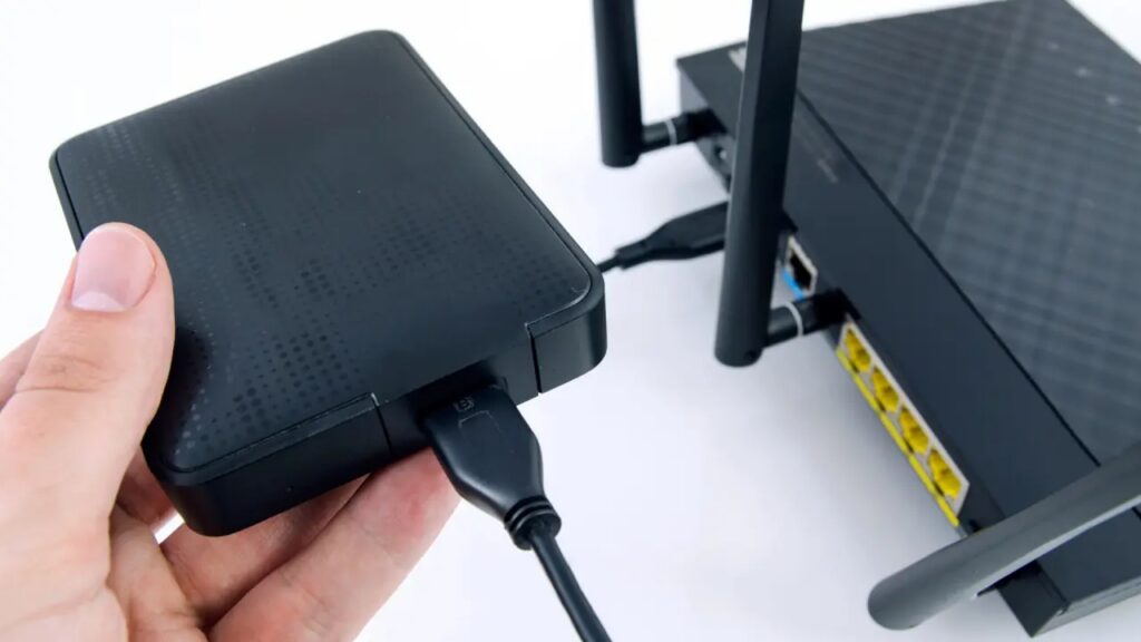 El puerto "olvidado" de tu router WiFi es una mina de oro: lo que puedes hacer si conectas un disco duro
