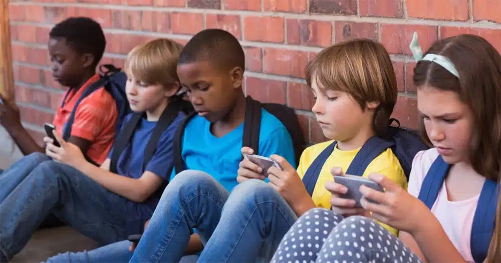 OpenAI avisará a los padres si su hijo adolescente ha cometido infracciones en ChatGPT como buscar temas de violencia o hacerse daño a ellos mismos